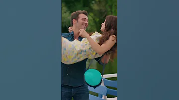 يخطف الحبيب حبيبته رائحة الفراولة Shorts 