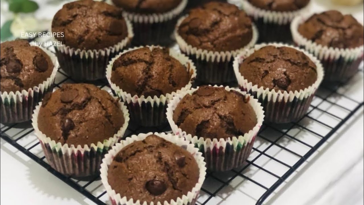 Bittersweet Chocolate Chip Cupcakes | Moist, soft and few steps to make.