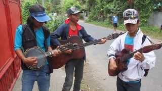 Musicians at the door in Dumaguete, Philippines - Dec 25, 2013 (part 2) chords