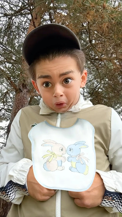 UN JEUNE MARCHE SUR UN LION🦁🤣#humour #shorts