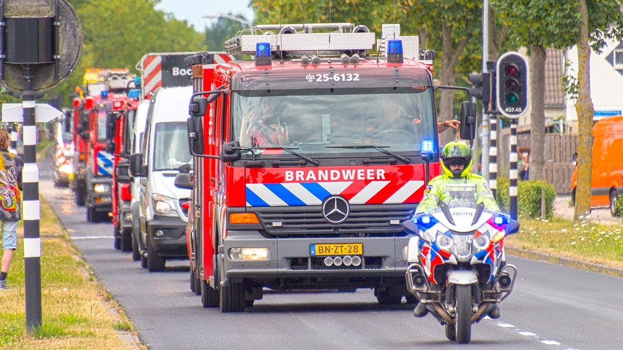 elke dag Zeestraat schudden Grote optocht met brandweer, politie en ambulances! (Heel veel sirenes!) -  YouTube