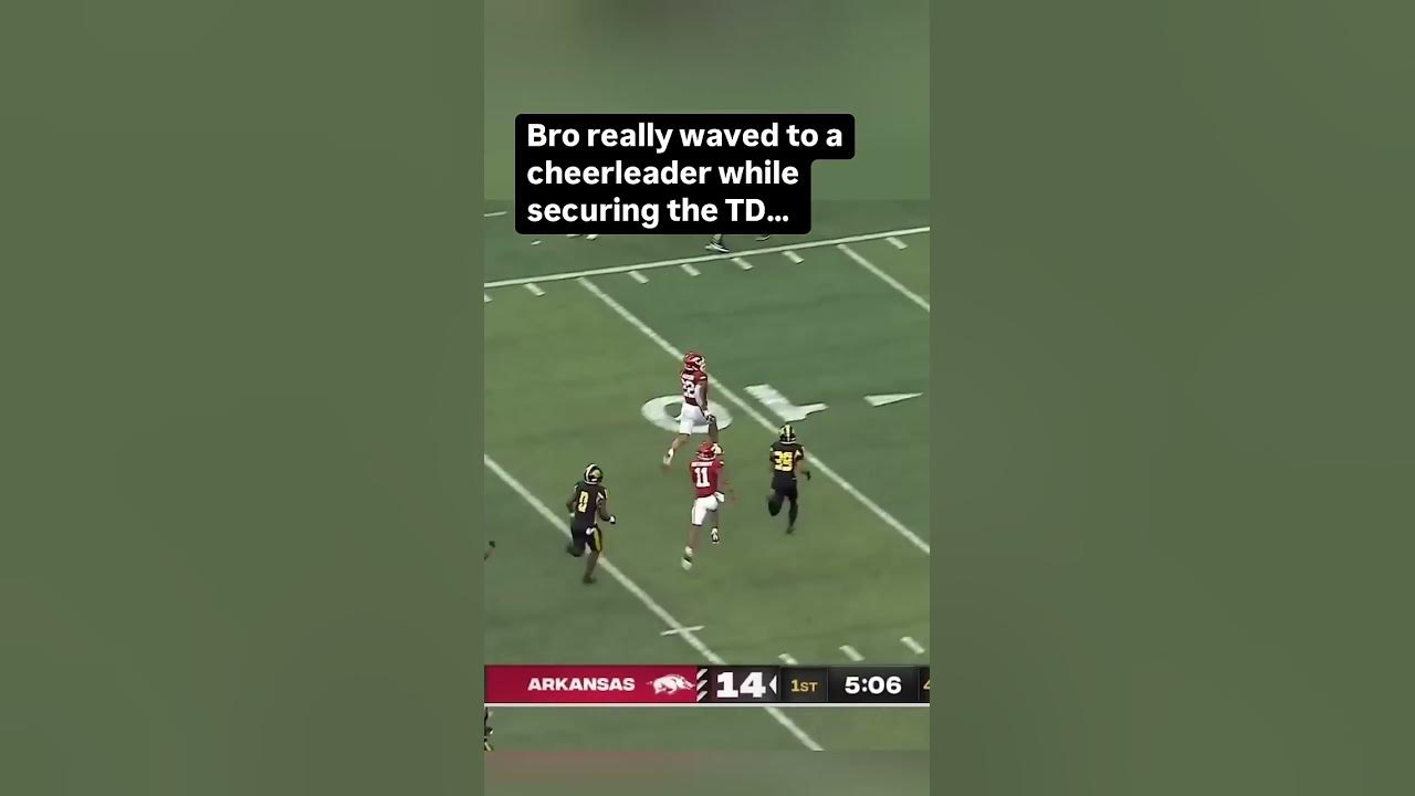 Arkansas RB Ja'Quinden Jackson has moves 🤣 #shorts