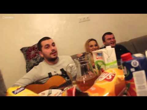 სუფრასთან შესრულებული \"იღვიძებს ჩემი თბილისი\" ინტერნეტს იპყრობს