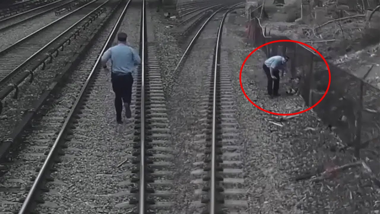 Railroad workers rescue 3-year-old from tracks in New York#news - YouTube