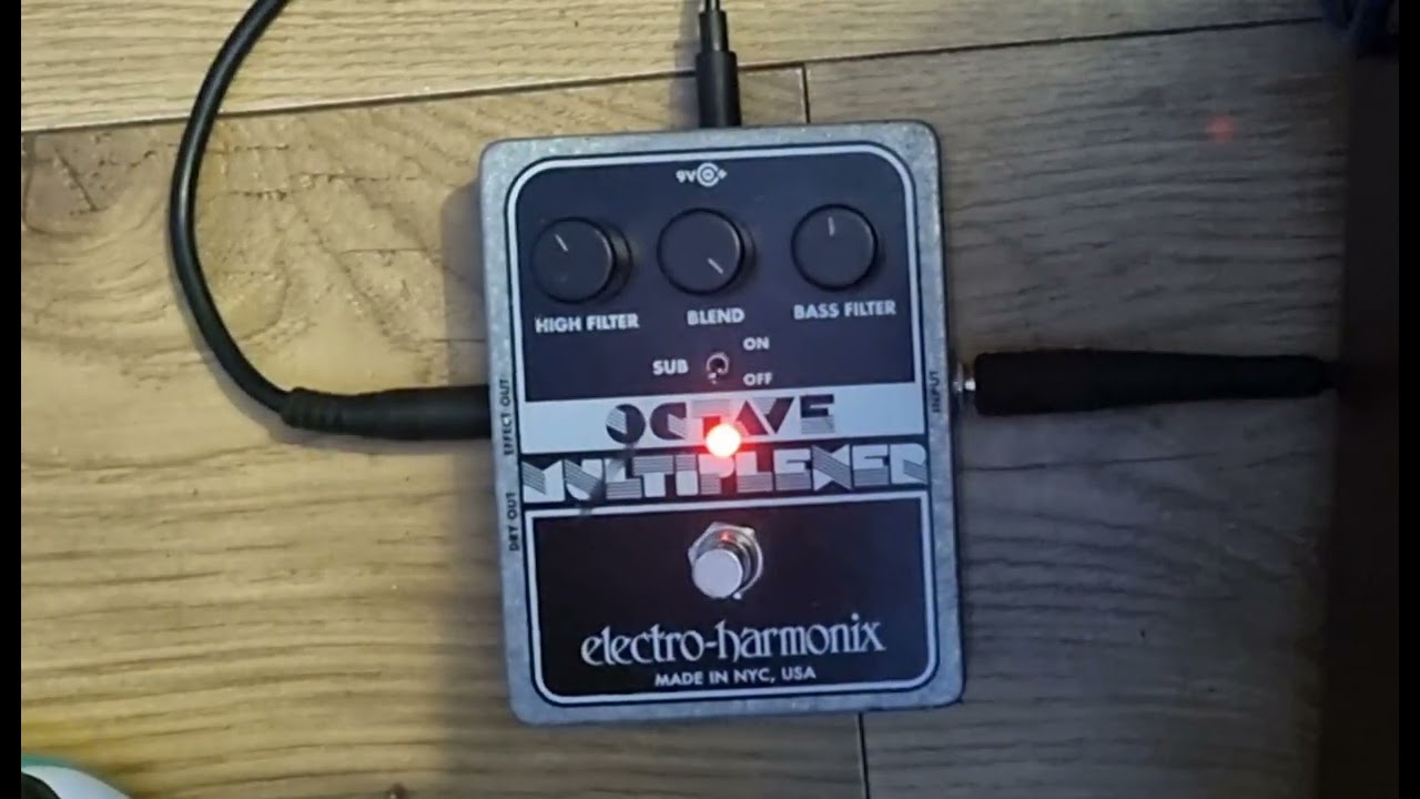 ギター electro-harmonix OCTAVE MULTIPLIER Electro Harmonix EHX Octave Multiplexer on Guitar and Bass