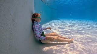 How Long Can She Stay Underwater? by Elizabeth Swims 267,915 views 8 months ago 3 minutes, 42 seconds