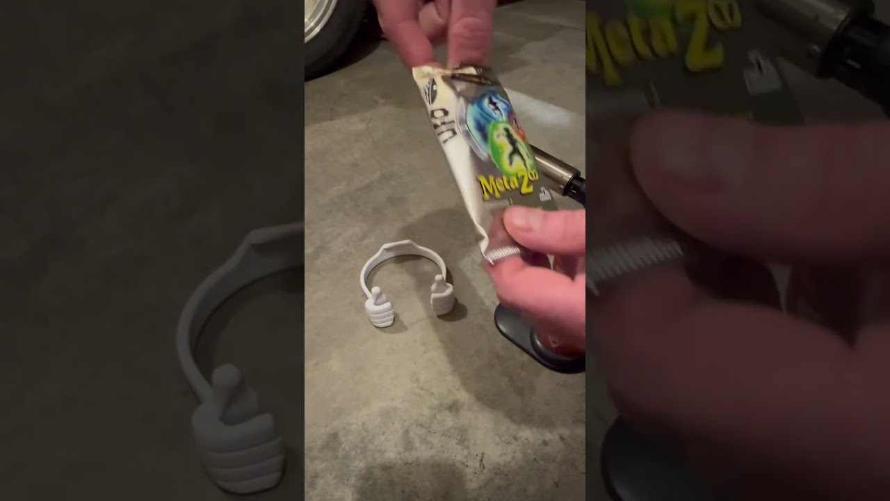 Opening ufo Metazoo pack.