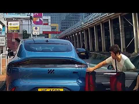 車CAM直擊 - 乘客要好好學習開門常識 車主無奈