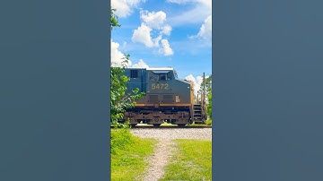CSXT ES40DC 5472 leads CSX M208-09 with a sick NF K5HL 2PC on 07/10/2025 #Shorts #train