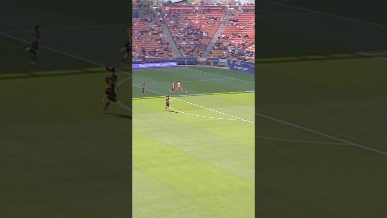 34 seconds, that's all Sophia Wilson needed ⚡ #nwsl #soccer #football