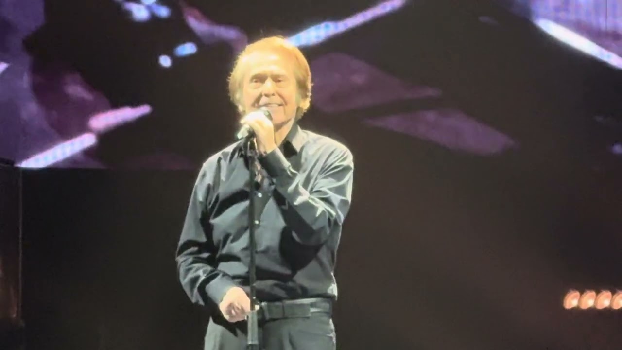 Raphael en Roig Arena de Valencia «Que nadie sepa mi sufrir» Autores: Ángel Cabral y Enrique Dizeo 