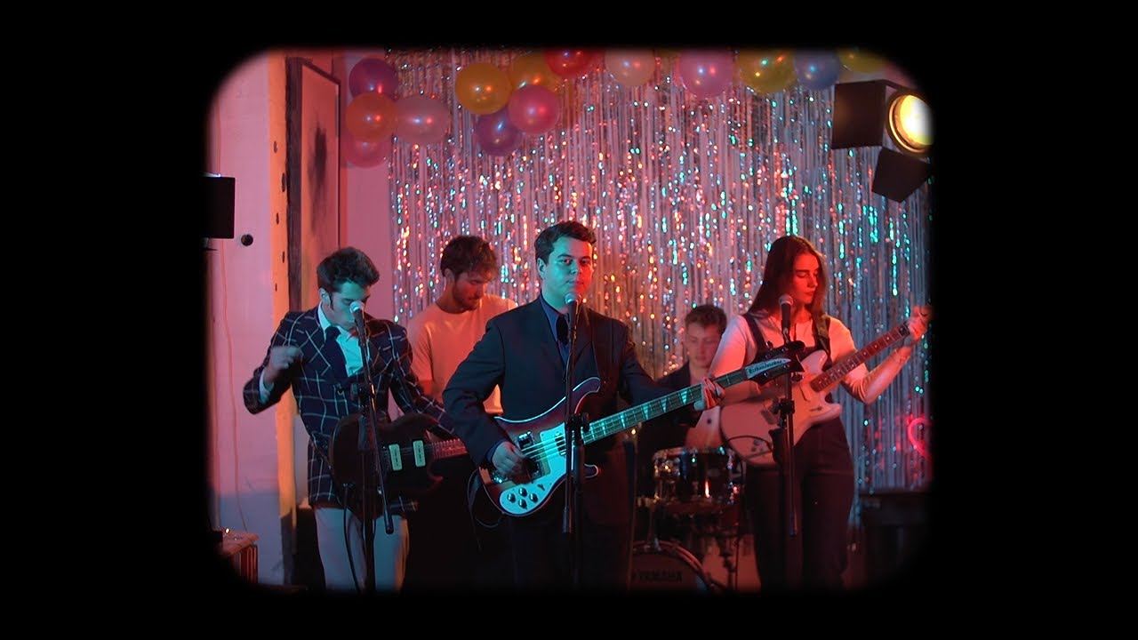 Silvertwin - Ploy (Official Video) bekijken op YouTube Silvertwin - Ploy (Official Video) bekijken op YouTube