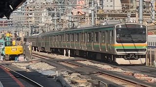 JR東日本E231系1000番台ﾔﾏU528編成が上野東京ライン普通伊東行きとして田町駅を通過するシーン（1883E）2025.8.31.15:13