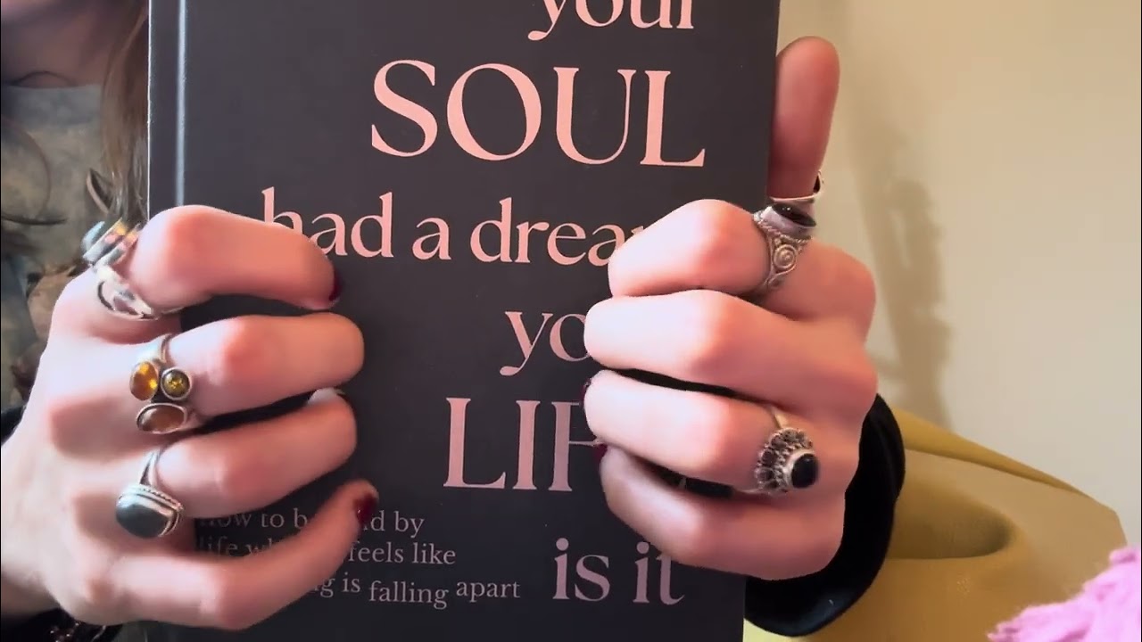 ASMR book tapping triggers📚