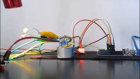 girasol mecánico con Arduino: enredado y funcionando