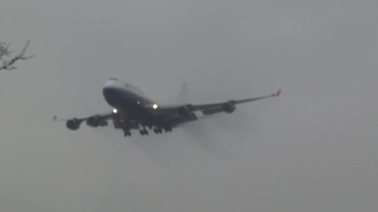 airbus a220 Boeing 747-400 United Airlines Landing at Frankfurt Airport (full HD)