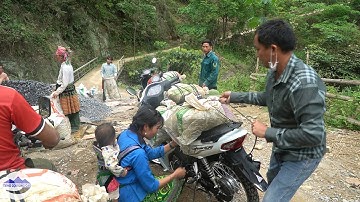 Hửng nắng Chống Tầu chuyển sỏi về bản sẵn sàng đổ bê tông đoạn 400m