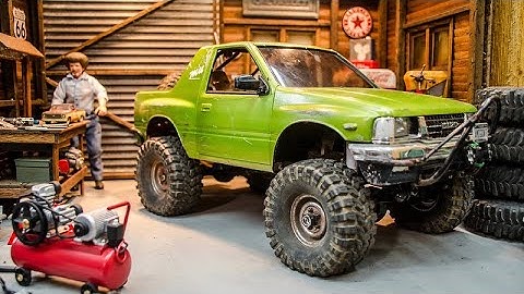 Scale Shop Hangout, RC4wd Defender, TF2swb Amigo, Scale Shop Air Compressor, & More