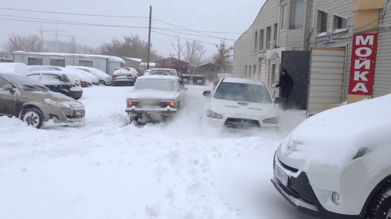 Lancer Evolution X on snow Эво 10 Лансер по пухляку ТРАКТОР!! - YouTube