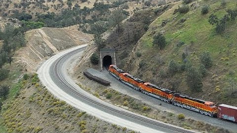 Tehachapi Loop, Keene, California • with music!! BNSF train headed east.