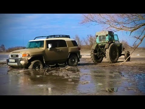 По полям СИНЙ ТРАКТОР ДЕ К НАМ ЖАРИМ ПЛОТВУ НА РИБАЛЬЦ!