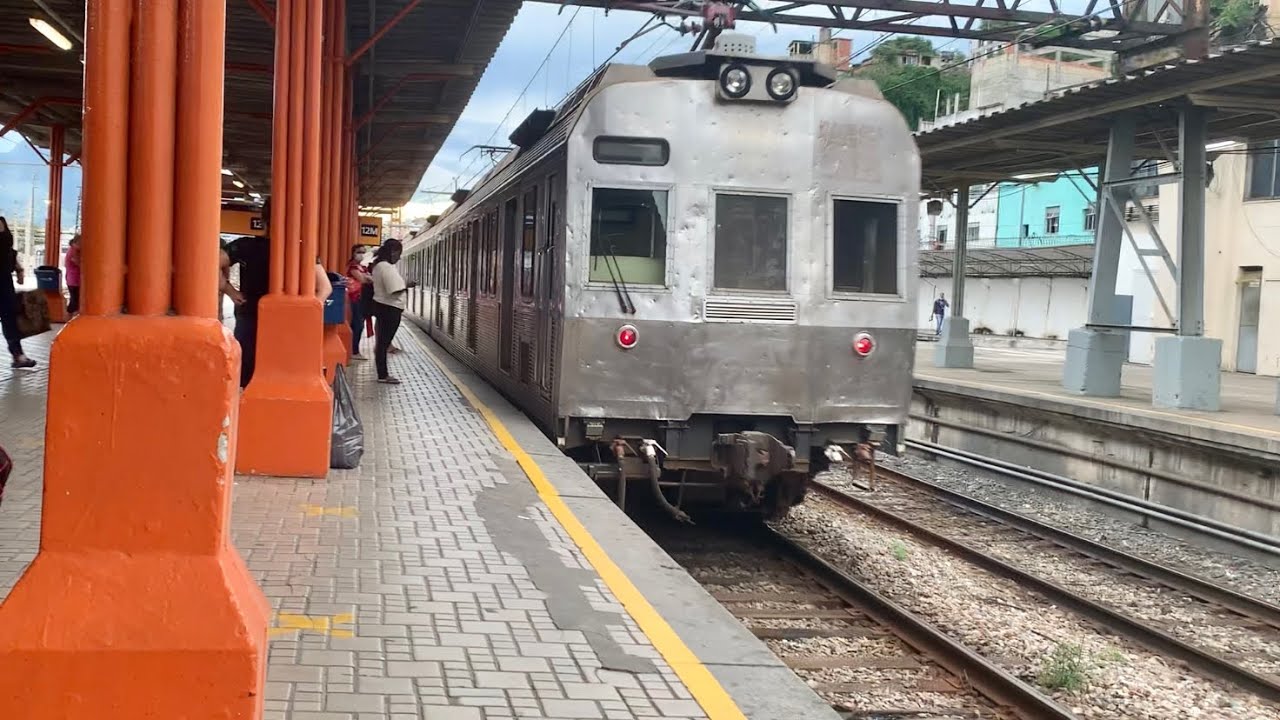 Supervia | Série 900 - Trem 911/915 partindo a Gramacho