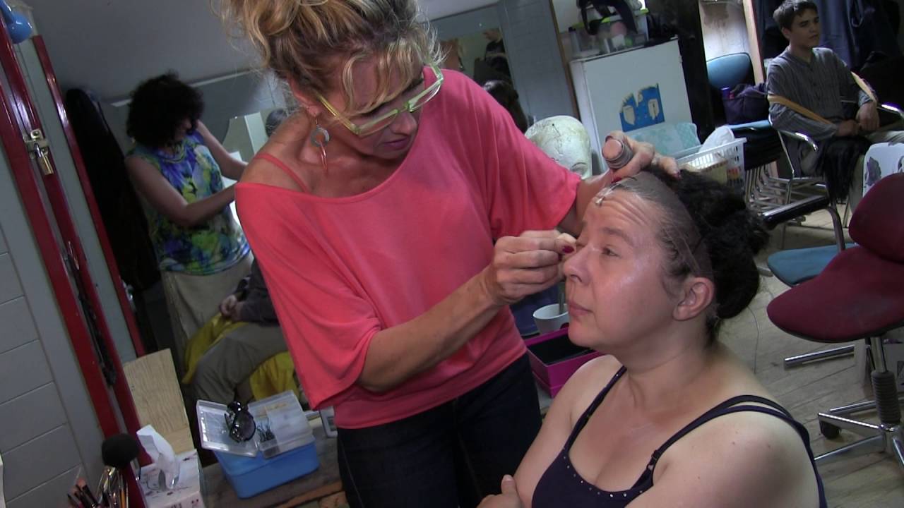 Hinter den Kulissen - Ein Besuch in der Maske