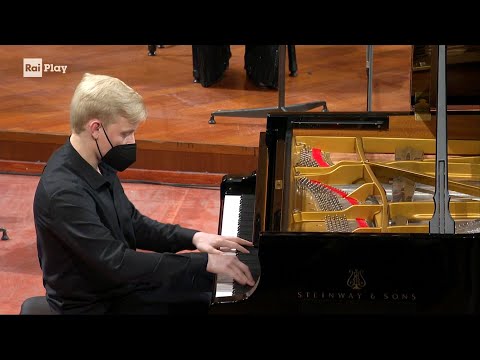 Alexander Malofeev plays Liszt Piano Concerto No.1