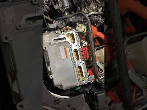 11 Lexus CT200h inverter - YouTube