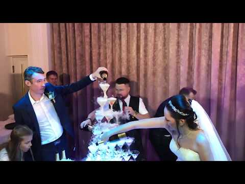 Горка шампанского на