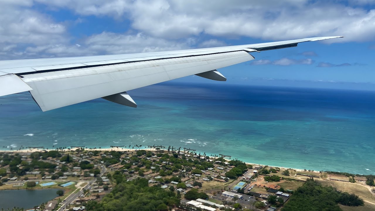 United Airlines Boeing 777-300ER Landing in Honolulu (HNL)