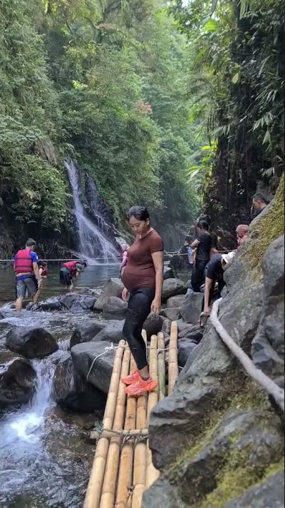 Ibu hamil main air