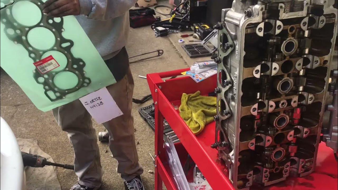 Replacing valve stem seals on b18c1 gsr YouTube