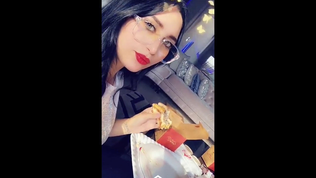 انصهار دكتورة خلود في اكل مطعم ابو شنب الطعم ما يتقشمر 😂