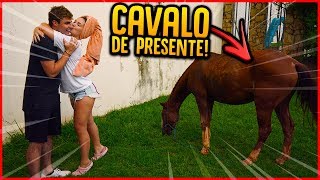 DEI UM CAVALO DE PRESENTE PARA MINHA AMIGA!! - TROLLANDO AMIGA [ REZENDE EVIL ]