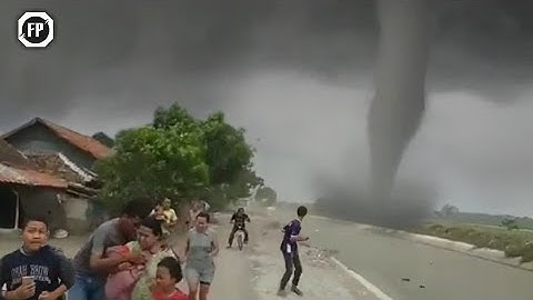 Porak Poranda!! Warga Histeris Melihat Amukan Puting Beliung!! inilah Fenomena Alam Mengerikan