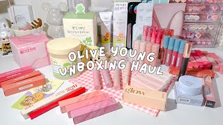 Olive Young Haul 🇰🇷 kbeauty makeup \& skincare swatch + first impressions review 🛁🔆📧♡