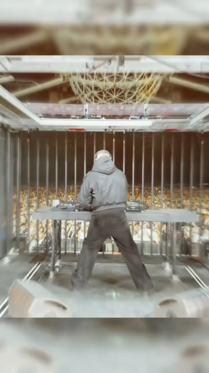 IN THE CAGE ⛓️