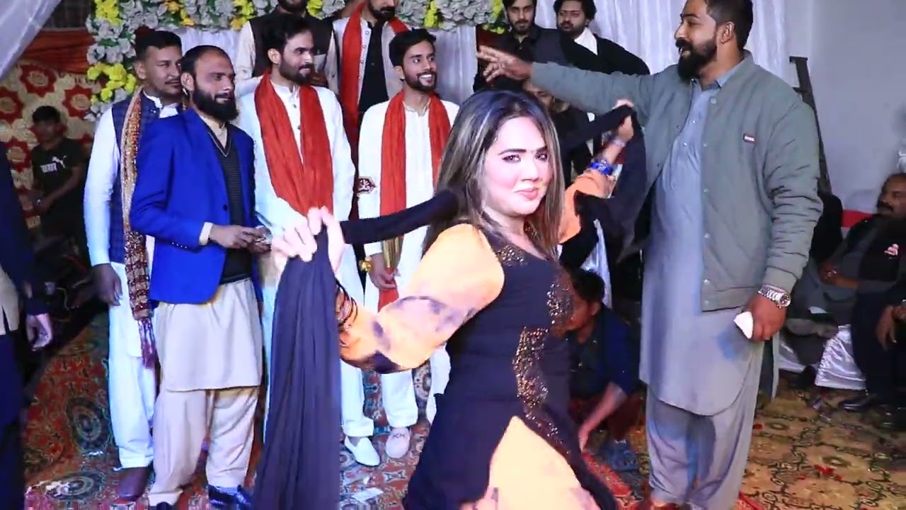 meri nathli kanwari mundia dance Mujra masti 