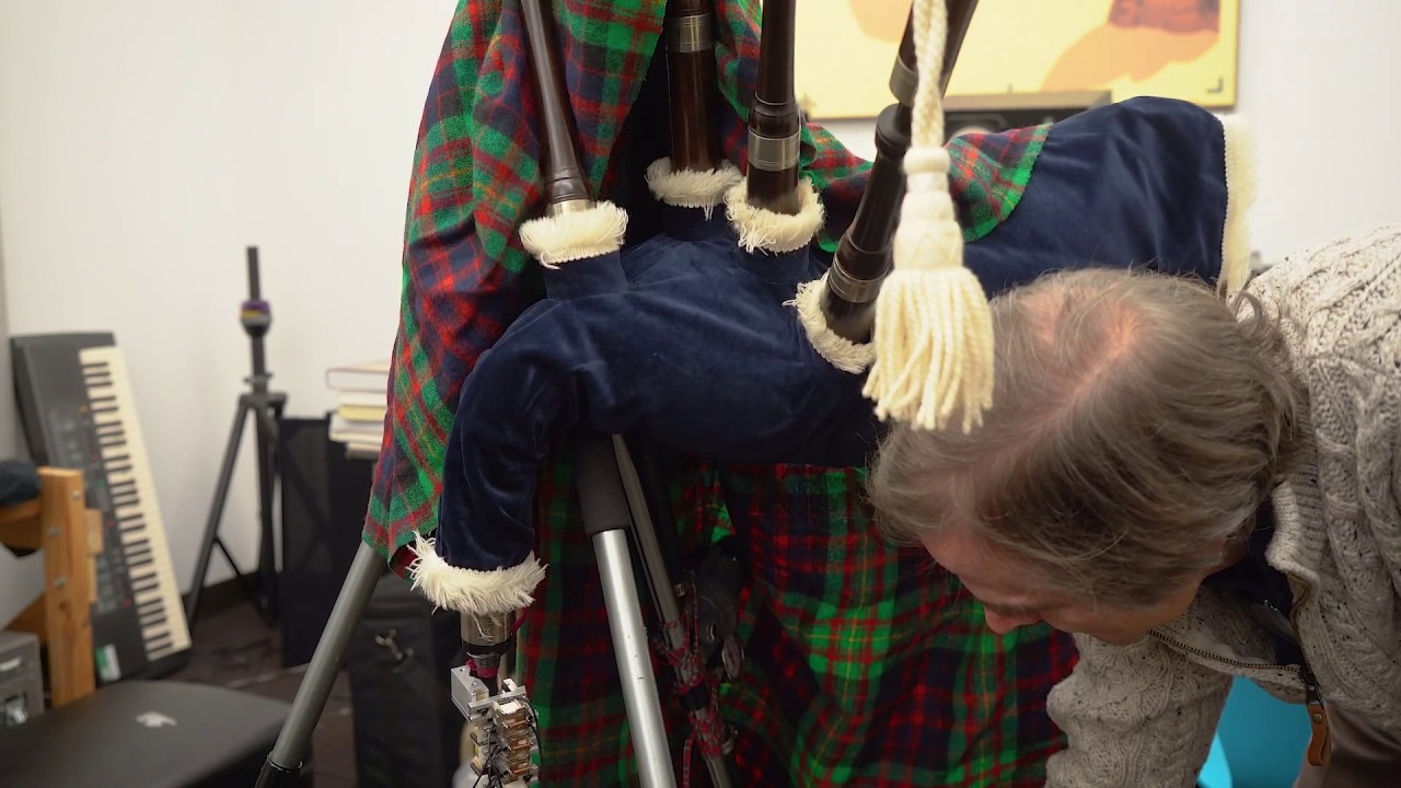 Bagpipe player crossword clue