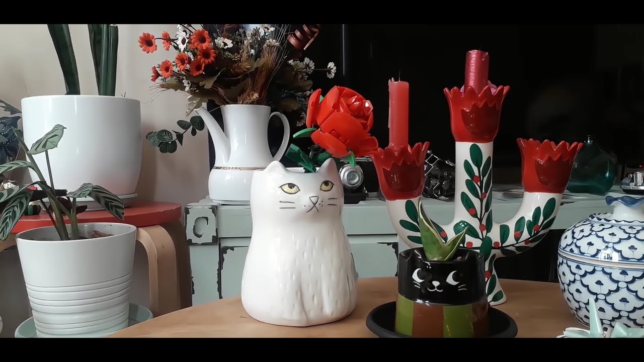 Rutina del hogar y recorrido por tiendas de antiguedades