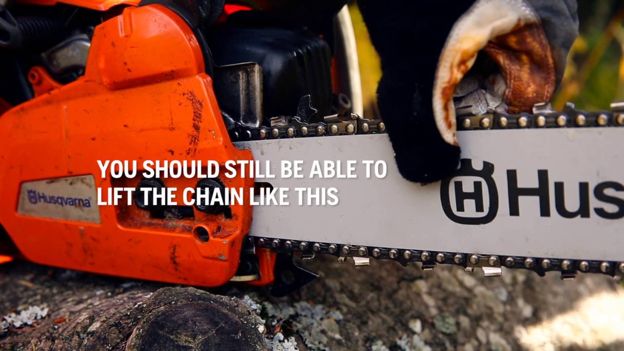 How Tight Should a Chainsaw Blade Be