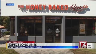 Picking up a meal from The Honey Baked Ham Co.? Expect long lines