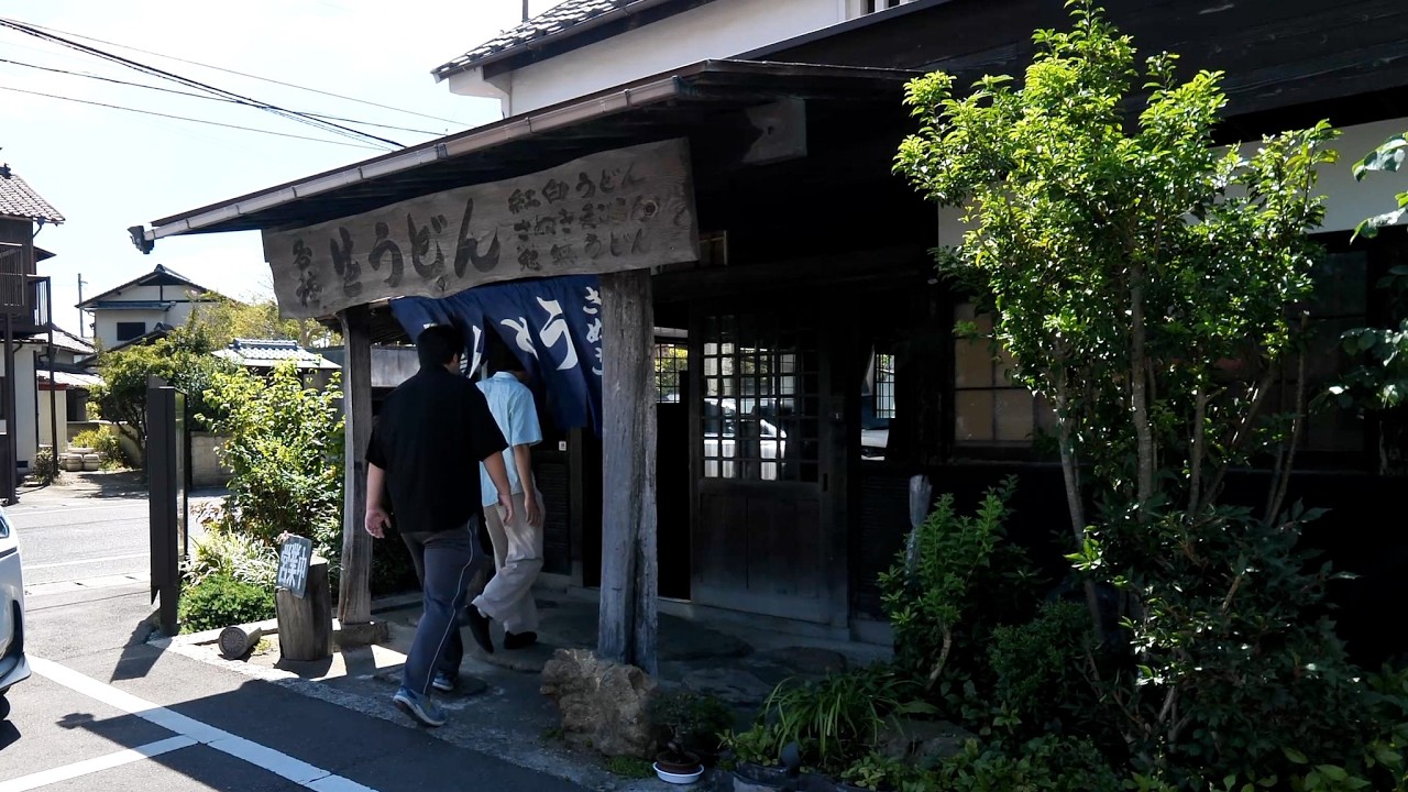 ８時開店→即満席 創業１２０年老舗うどん店の超絶天ぷらラッシュに客が殺到する