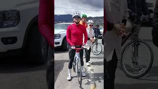टाइट पैंट पहनी तो गवर्नर को पद से हटाया @dwhindi
