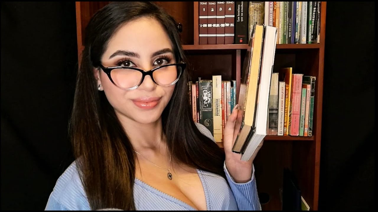 ASMR 📚 BIBLIOTECARIA te ayuda ROLEPLAY | Soft Spoken, Susurros | Hey Look ASMR