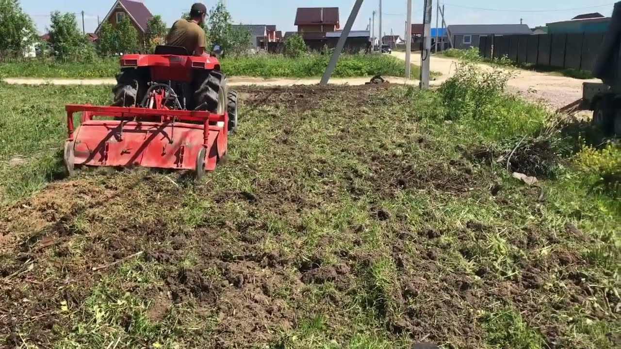 Как дешево выровнять участок минитрактором - YouTube
