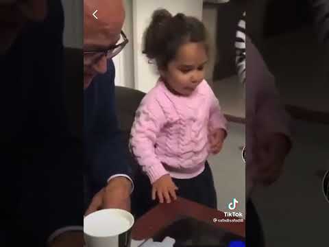 بتقول لجدها انت شرموطه 