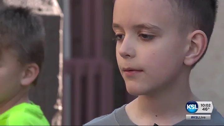 Firefighters rescue 2 people from balcony of burning apartment building