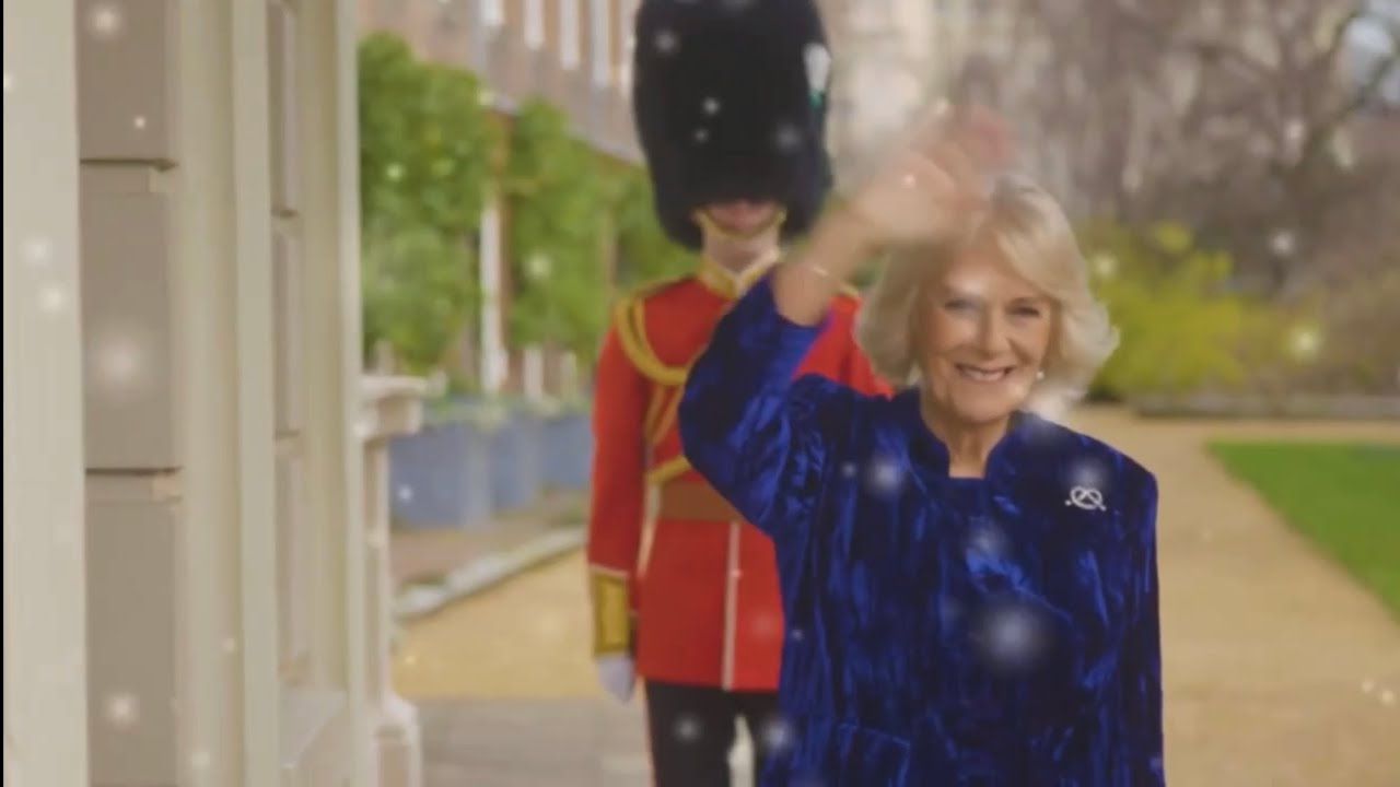Touching Moment! Duchess Camilla Decorates Christmas Tree VIRTUALLY At Clarence House! 2020!